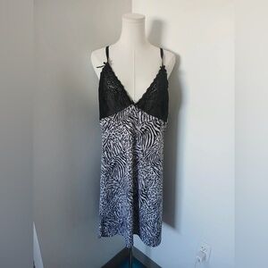 Black and White Animal Print Women's Nightgown